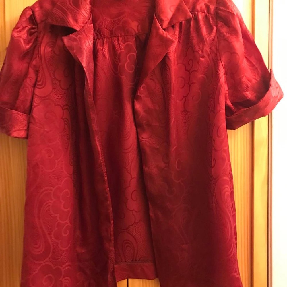 Women's short sleeved red cover top